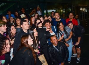 jessie-j-desembarca-no-brasil-em-meio-a-tratamento-de-cancer;-confira