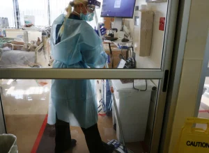 fungo-resistente-a-medicamentos-se-espalha-rapidamente-em-hospitais-europeus,-alertam-autoridades-de-saude