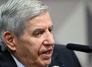 defesa-de-augusto-heleno-diz-que-ira-‘lutar-ate-o-fim’-para-provar-inocencia