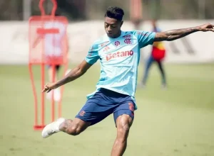 com-bruno-henrique,-flamengo-inicia-preparacao-para-enfrentar-o-estudiantes