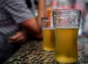 senado-aprova-aumento-de-pena-por-dar-alcool-ou-drogas-a-criancas