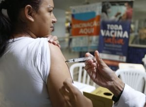 vacina-da-covid-tambem-protege-contra-complicacoes-cardiacas-da-doenca