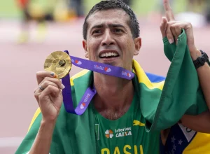 caio-bonfim-perde-a-alianca,-mas-e-campeao-do-mundo-na-marcha-atletica