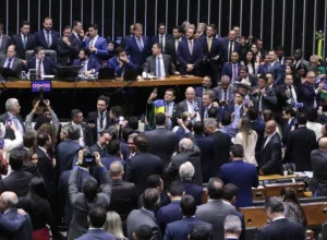 83%-de-mencoes-sobre-pec-da-blindagem-nas-redes-sociais-sao-negativas,-segundo-quaest