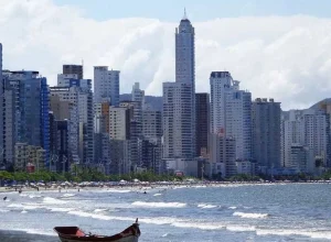 obras-na-orla-de-balneario-camboriu-incluem-ate-muro-subterraneo