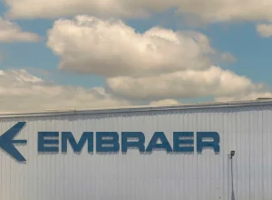 embraer:-grupo-latam-assina-acordo-para-aquisicao-de-ate-74-aeronaves-e195-e2