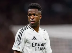 bola-de-ouro:-jornal-espanhol-cutuca-vinicius-jr.-apos-queda-de-posicoes