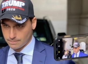 hugo-motta-impede-eduardo-bolsonaro-de-assumir-lideranca-na-camara