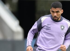 filho-de-allan-morre-apos-parto,-e-botafogo-libera-volante de jogo