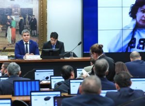 presa-na-italia,-carla-zambelli-presta-depoimento-a-ccj-da-camara