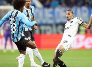 tiago-volpi-faz-de-penalti,-e-gremio-empata-com-o-botafogo-pelo-brasileirao