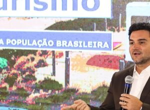 celso-sabino,-ministro-do-turismo,-entrega-carta-de-demissao-a-lula