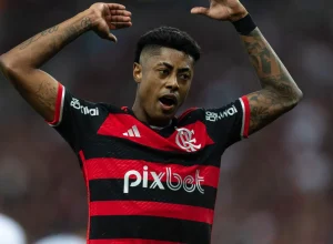 conmebol-denuncia-bruno-henrique,-do-flamengo,-por-gestos-obscenos