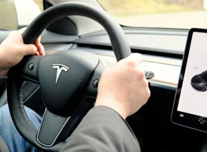 a-causa-da-queda-nas-vendas-de-carros-da-tesla