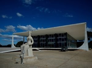 stf-quer-reajuste-de-8%-por-ano-para-servidores-do-judiciario-ate-2028