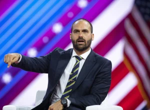 eduardo-bolsonaro-semeia-bases-para-2026-e-projeta-bolsonarismo-mais-ideologico