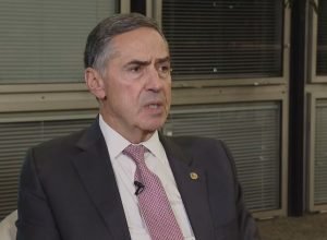 barroso-a-cnn:-farei-“reflexao-profunda”-sobre-antecipar-saida-do-stf