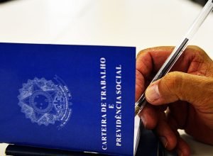 taxa-de-desemprego-em-agosto-fica-em-5,6%-e-repete-recorde-de-minima