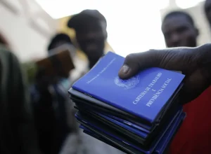 taxa-de-desemprego-em-agosto-fica-em-5,6%-e-repete-recorde-de-minima