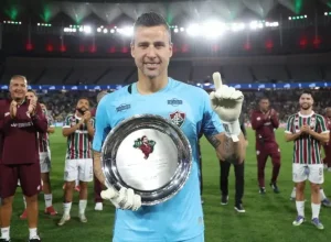 fabio-completa-45-anos:-goleiro-detem-recorde-de-jogos-na-historia