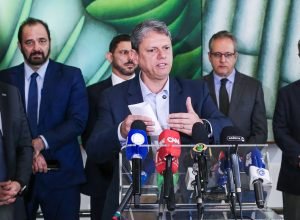 tarcisio-instala-gabinete-de-crise-e-nega-ligacao-do-pcc-com-metanol