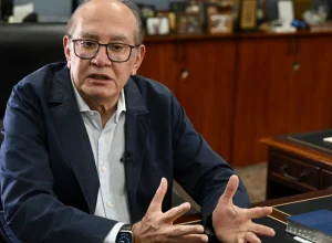 mendes-diz-que-stf-esta-unido-na-defesa-de-democracia-e-que-espera-‘tempos-mais-pacificos’