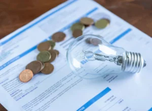 conta-de-luz-vai-baratear-em-outubro,-veja-dicas-para-economizar-mais!