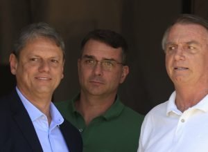 a-direita-nao-consegue-deixar-de-se-amarrar-a-postes