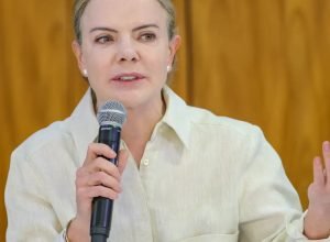 gleisi-diz-que-o-povo-nao-quer-congresso-que-privilegie-os-mais-ricos