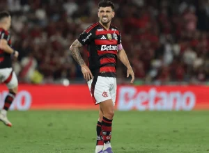 flamengo-ve-palmeiras-encostar-no-topo,-mas-aumenta-ainda-mais-chances-de-titulo;-veja-numeros