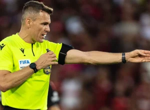 diretor-do-gremio-surge-em-coletiva-e-sugere-‘rebaixamento-de-arbitros’