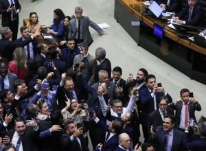 gleisi-hoffmann-sobre-a-mp-do-iof:-ricos-nao-querem-pagar-impostos
