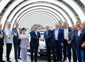 nova-fabrica-de-carros-eletricos-mostra-confianca-no-brasil,-diz-lula