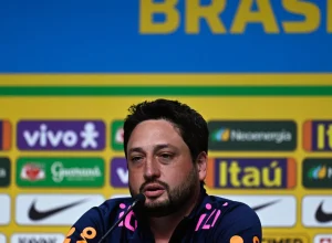 arthur-elias-convoca-selecao-feminina-para-amistosos-contra-europeias