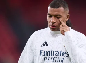 mbappe-e-cortado-da-franca-por-lesao-no-tornozelo,-mas-nao-preocupa-real-madrid