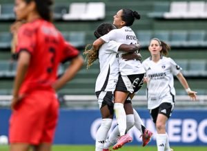 com-tecnica-brasileira,-colo-colo-vai-a-semi-da-libertadores-feminina