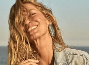 gisele-bundchen-faz-aparicao-rara-ao-lado-dos-filhos-e-namorado