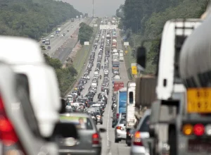 motociclista-morre-em-tentativa-de-roubo-na-rodovia-anchieta,-em-sp