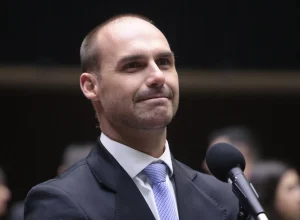 pgr-diz-que-deputados-nao-podem-pedir-prisao-de-eduardo-bolsonaro