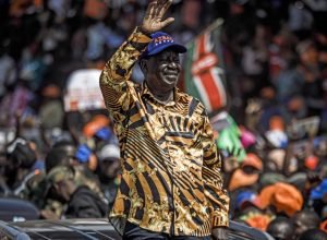 ex-primeiro-ministro-do-quenia-morre-aos-80-anos-apos-parada-cardiaca