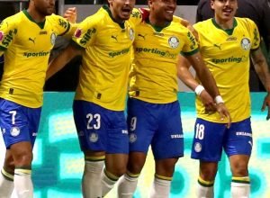 brasileiro:-palmeiras-goleia-bragantino-e-permanece-com-folga-na-ponta