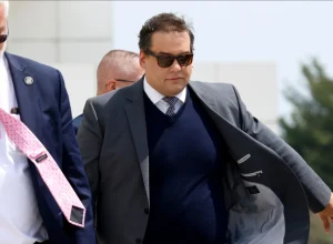 george-santos-deixa-prisao-nos-eua-apos-‘perdao’-de-trump