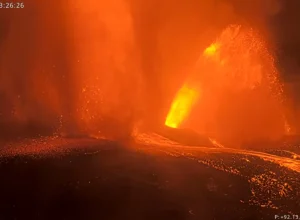 vulcao-kilauea-no-havai-entra-(de-novo)-em-erupcao.-veja-as-imagens