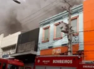 incendio-em-loja-torra-da-lapa-impacta-650-residencias-proximas