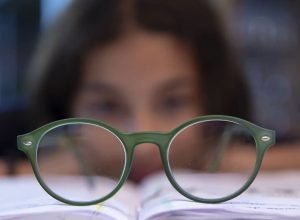 projeto-recicla-plastico-para-criar-oculos-para-criancas-no-rj