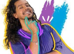 rodrigo-pontes-celebra-a-arte-e-a-vida-em-ao-vivo-e-a-cores-no-teatro-municipal-joel-barcellos,-em-rio-das-ostras