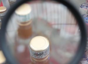 brasil-tem-47-casos-de-intoxicacao-por-metanol;-mortes-chegam-a-nove