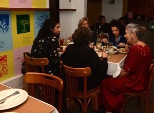 restaurante-martin-fierro-celebra-45-anos-com-jornal-e-sanduiche-de-paola-carosella