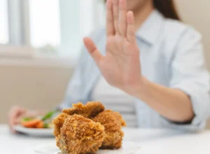 medico-alerta:-quatro-alimentos-que-quem-tem-colesterol-alto-deve-evitar