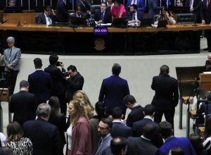 camara-aprova-urgencia-para-votar-projeto-que-cria-bancada-crista